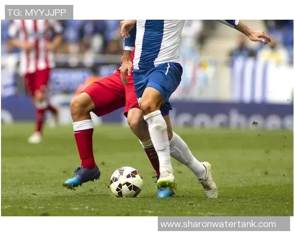 足球明星忠贞形象高清展示展现他们对足球的热爱与奉献精神